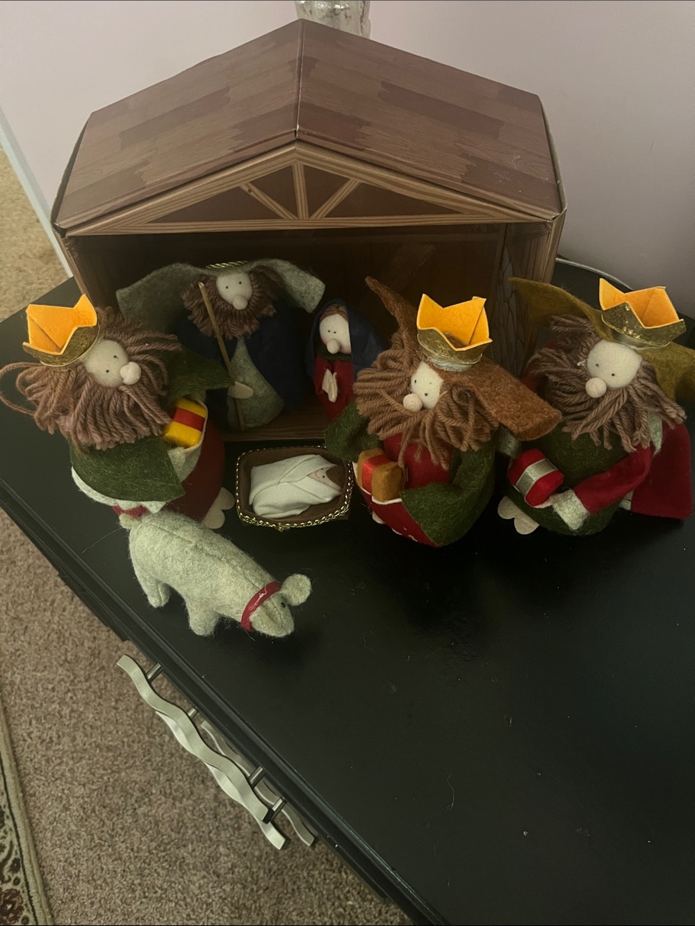 Handcrafted 7 piece Felt Nativity Set in Green, Red and Gold - Unbranded
